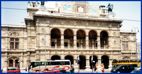 Photo of the Staatsoper Opera House in Vienna, Austria