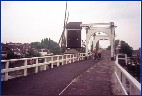 Photo of bridge in Leiden, the Netherlands