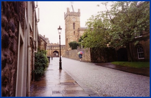 Road to Linlithgow Palace, Scotland